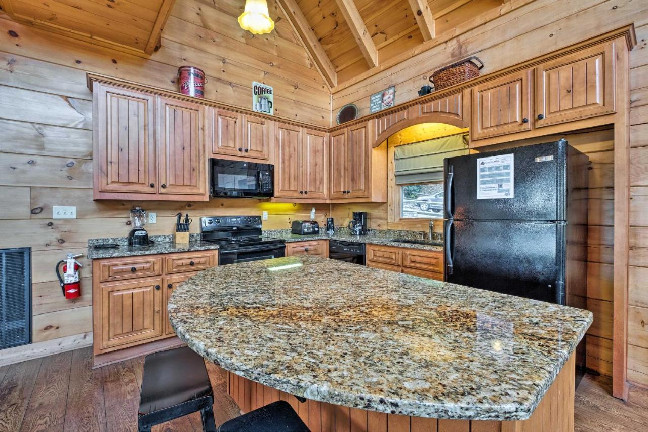 セバービル Pigeon Forge Cabin With Brand New Hot Tub And Views!ヴィラ エクステリア 写真