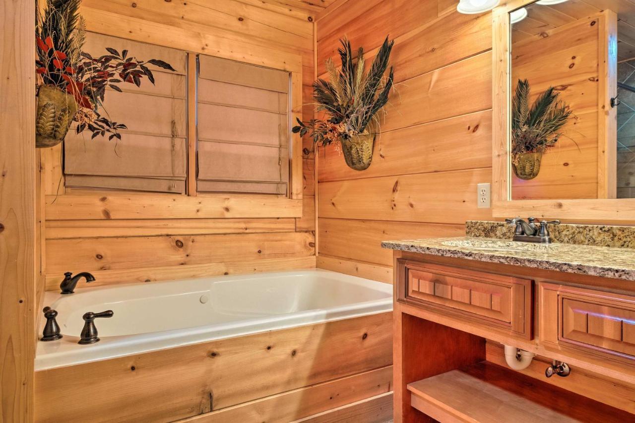 セバービル Pigeon Forge Cabin With Brand New Hot Tub And Views!ヴィラ エクステリア 写真